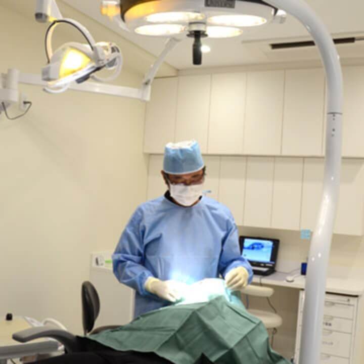 インプラント手術が経験豊富な歯科医師が治療を行います